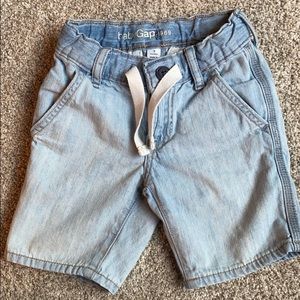 Baby gap 1969 jean shorts size 3t